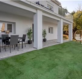 4 bedroom villa with pool by the sea, near Corfu town, sleeps 8